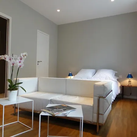 Large Studio Montmartre Deco - New *